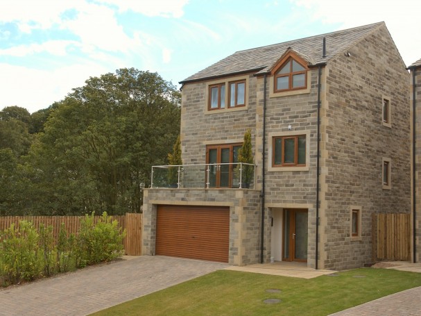 Victoria Court, Holmfirth - detached property