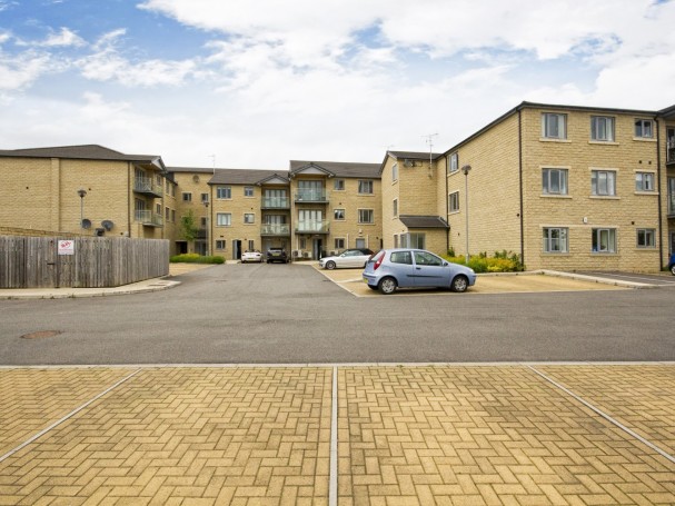 Apartments at Heritage Court, Dinnington have allocated car parking.
