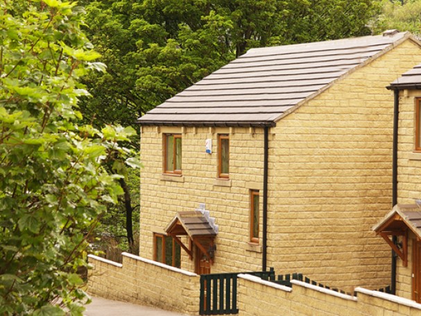 Three bedroom detached properties in Longwood, Huddersfield. Three bedroom detached properties in Longwood, Huddersfield.